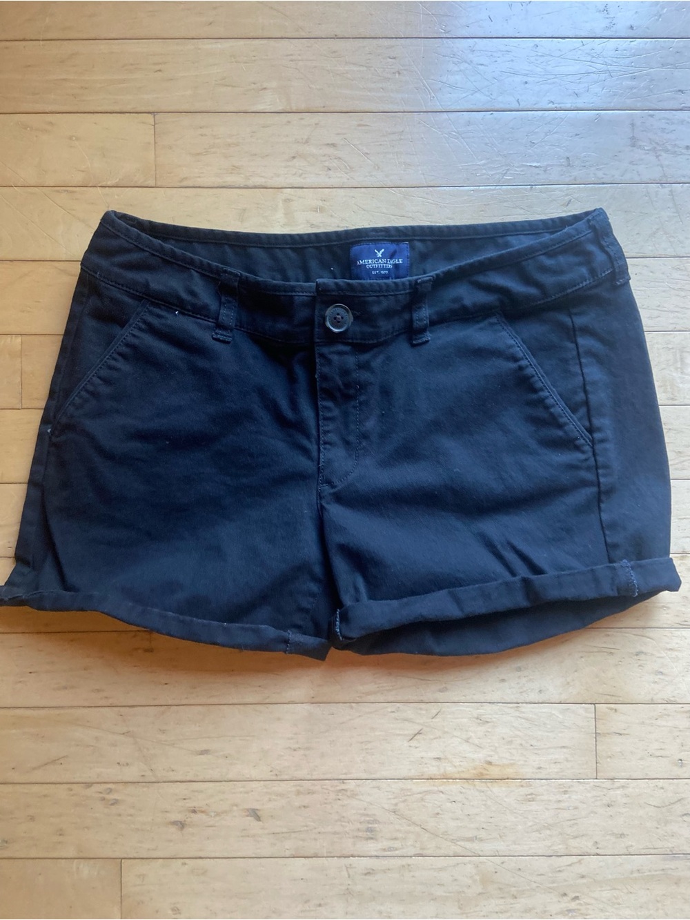 American Eagle Black Chino Shorts Women’s Size 8 Cuffed